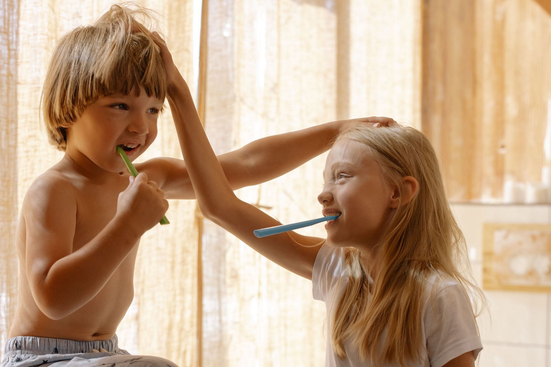 It's important to brush your teeth for at least two minutes. (Image via Pexels)